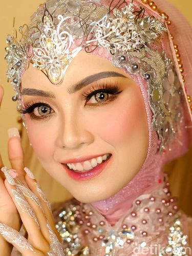 Hasil makeup pengantin wanita yang berat badannga 33 kg, viral di media sosial.