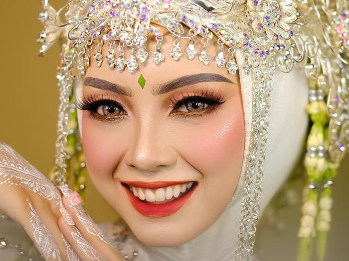 Kisah viral pengantin wanita berat badannya 33 kg, bikin MUA panik. Kisah viral pengantin wanita berat badannya 33 kg, bikin MUA panik.