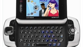 T-Mobile Sidekick 3. Punya tombol QWERTY yang tersembunyi. Foto: Boredpanda