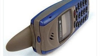 Ericsson R310 yang punya sirip hiu. Foto: Boredpanda