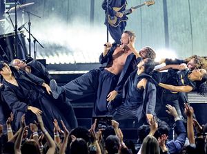 Imagine Dragons Bakar Panggung AMAs dengan Enemy