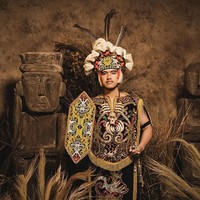 Baju adat Dayak bernama Sapei Sapaq digunakan oleh Kaesang. “Ganteng to?” gurau Kaesang di keterangan foto Instagramnya. Foto: dok. Instagram/@kaesangp