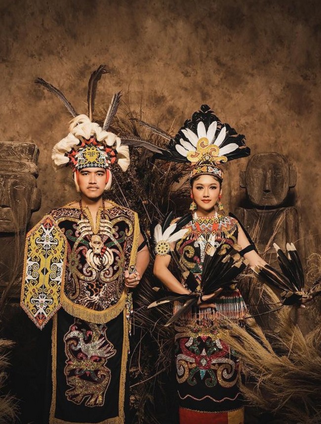Unggahannya itu bikin netizen menagih agar Kaesang dan Erina menggunakan pakaian adat dari 38 provinsi di Indonesia. Sebelumnya mereka telah melakukan pemotretan dengan baju adat Batak, Lampung dan Bali.Foto: dok. Instagram/@kaesangp