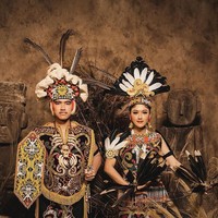 Unggahannya itu bikin netizen menagih agar Kaesang dan Erina menggunakan pakaian adat dari 38 provinsi di Indonesia. Sebelumnya mereka telah melakukan pemotretan dengan baju adat Batak, Lampung dan Bali.Foto: dok. Instagram/@kaesangp