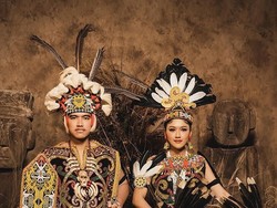 6 Potret Prewedding Kaesang & Erina Gudono dengan Baju Adat Dayak