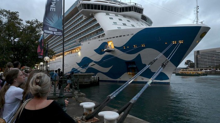 Kapal pesiar Majestic Princess saat berlabuh di International Terminal Sydney, 12 November 2022.