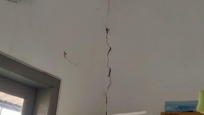 Kerusakan di Stasiun Cianjur Imbas Gempa M 5,6, Senin (21/11/2022).