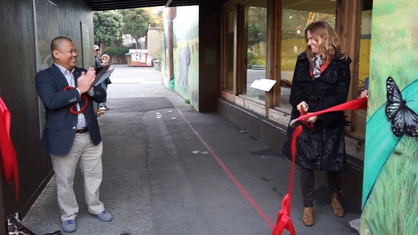 Acara peresmian dihadiri oleh Konjen Prasetyo Hadi dan pihak Kebun Binatang San Francisco. Kebun Binatang ini dipilih sebagai mitra KJRI San Francisco karena kredibilitasnya dalam mengadvokasi tema keberlanjutan. (dok. KJRI San Francisco) Acara peresmian dihadiri oleh Konjen Prasetyo Hadi dan pihak Kebun Binatang San Francisco. Kebun Binatang ini dipilih sebagai mitra KJRI San Francisco karena kredibilitasnya dalam mengadvokasi tema keberlanjutan. (dok. KJRI San Francisco)
