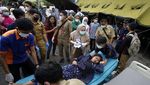 Korban Gempa Cianjur Dirawat di Tenda Darurat