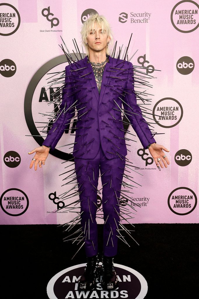LOS ANGELES, CALIFORNIA - NOVEMBER 20: (EDITORIAL USE ONLY) Machine Gun Kelly attends the 2022 American Music Awards at Microsoft Theater on November 20, 2022 in Los Angeles, California. (Photo by Frazer Harrison/Getty Images)