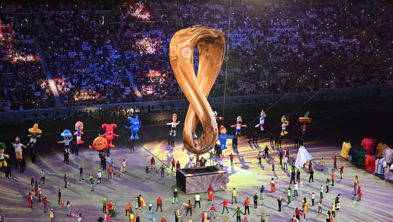Melihat Lagi Kemeriahan Pembukaan Piala Dunia 2022 Qatar dpatop - 20 November 2022, Qatar, Al-Chaur: Soccer, World Cup 2022 in Qatar, Qatar - Ecuador, preliminary round, group A, match day 1, opening match at Al-Bait Stadium, artists dance during the opening ceremony. Photo: Robert Michael/dpa (Photo by Robert Michael/picture alliance via Getty Images)
