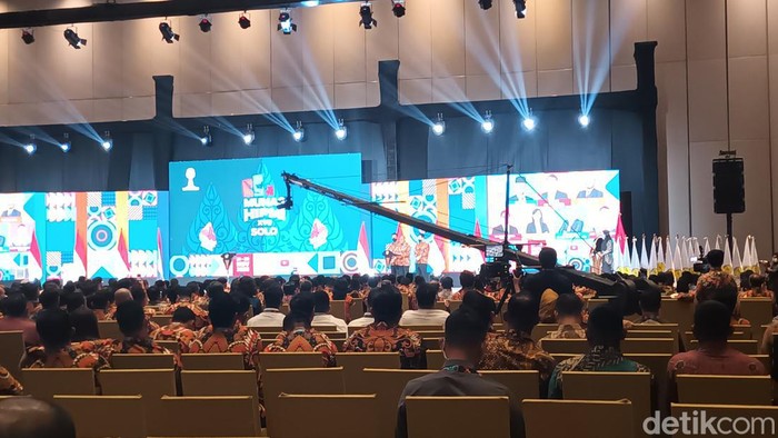 Menteri Bahlil puji Puan Maharani satu-satunya capres yang punya tiket di Munas Hipmi, Senin (21/11/2022).