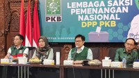 Cak Imin mengatakan lembaga saksi sangat strategis untuk mengawal perolehan suara di setiap pemilu dan pilkada. Selanjutnya, PKB akan melantik saksi untuk di TPS. 