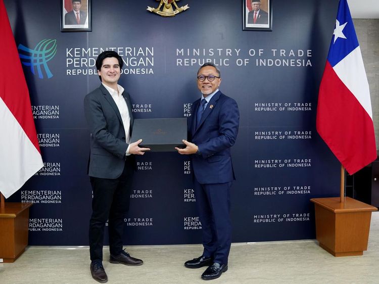 Momen Indonesia-Chili Teken Kerja Sama Jasa