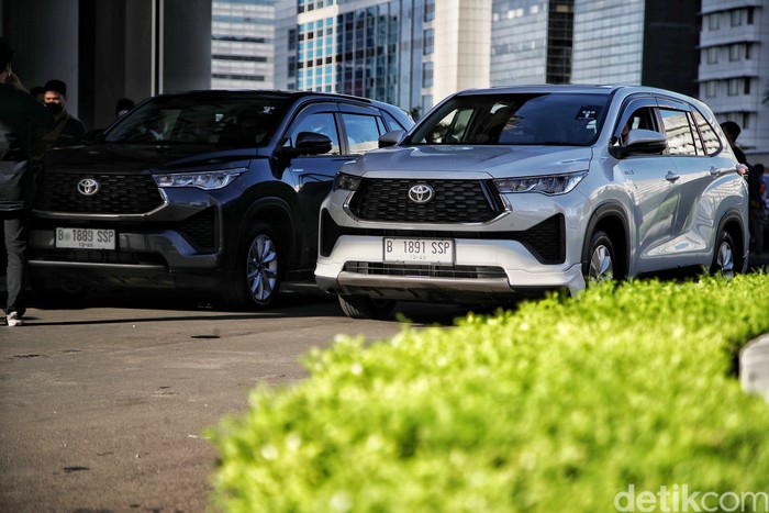Toyota resmi meluncurkan Kijang Innova Zenix Hybrid. Tambahan nama Zenix membuat mobil ini berubah total. Lalu, seperti apa test drivenya?