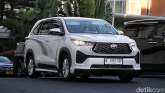 Yang Harus Diperhatikan Pemilik Mobil Hybrid saat Lewat Rel Kereta