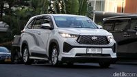 Kijang Innova: Apakah Nyaman untuk Perjalanan Jauh dan Aktivitas Sehari-hari? Sebuah Tinjauan Mendalam