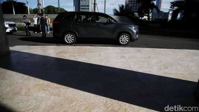 Toyota resmi meluncurkan Kijang Innova Zenix Hybrid. Tambahan nama Zenix membuat mobil ini berubah total. Lalu, seperti apa test drivenya?