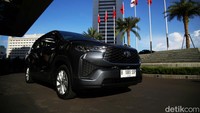 Ini momen saat Toyota Kijang Innova Zenix melakukan test drive di kawasan Hotel Grand Hyatt, Jakarta, Senin (21/11/2022).