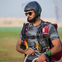 Tinggal di kawasan Hollywood, tak heran jika Sheikh Khalifa bin Hamad bin Khalifa Al Thani bertemu dengan para pesohor. Dikatakan jika ia berteman dengan Scott Disick yang dikenal sebagai mantan pacar Kourtney Kardashian. Scott pun pernah menampilkan kedekatan mereka di Instagram.Foto: Instagram @khk