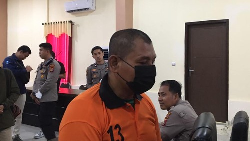 Pelaku pencabulan siswi di Mataram dibekuk Polresta Mataram, Senin (21/11/2022). Foto: Ahmad Viqi