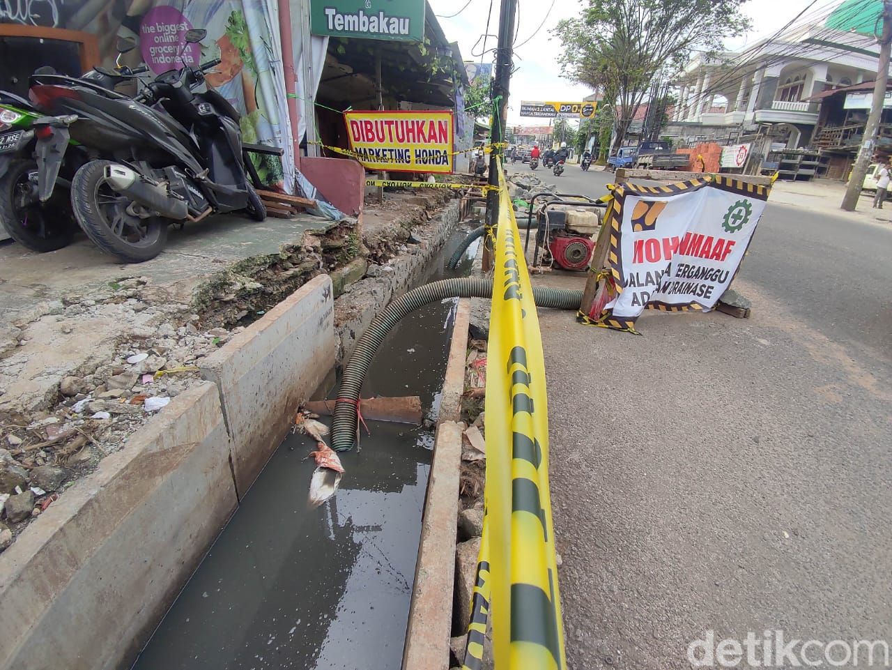 Pembangunan got (drainase) di Jl Setiabudi, Pamulang Timur, Tangsel, 21 November 2022 pagi. (Andhika Prasetia/detikcom)