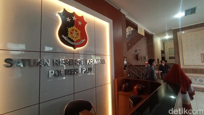 Kuasa hukum korban saat datang ke Mapolresta Pati, Senin (21/11/2022).