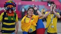 Suporter tim nasional Ekuador bersukacita menanti tim kebanggaannya bertanding pada laga pembuka Piala Dunia 2022. Foto: Cui Nan/CNS/Getty Images