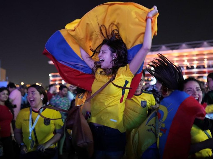 DOHA, QATAR - NOVEMBER 20: Ecuador fans celebrate a goal as they watch the opening match between Qatar and Ecuador during day 2 of the FIFA World Cup 2022 Qatar Fan Festival at Al Bidda Park on November 20, 2022 in Doha, Qatar. (Photo by Cui Nan/China News Service via Getty Images)