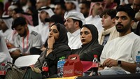 Ekspresi suporter Qatar saat menyaksikan timnas negaranya menghadapi Ekuador. Foto: Reuters/Dylan Martinez