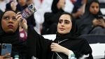 Suporter Cantik Warnai Laga Qatar Vs Ekuador di Piala Dunia 2022
