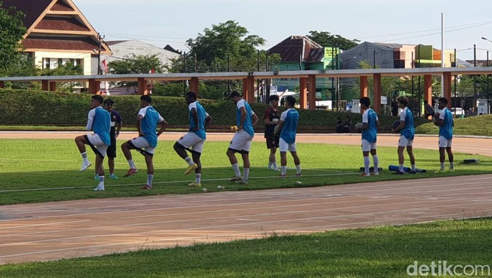 PSM Makassar latihan di Lapangan Syekh Yusuf. 8 pemain latihan terpisah gegara cedera.
