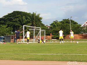 4 Kiper PSM Makassar Digembleng Ala Militer oleh Pelatih Alan Haviludin