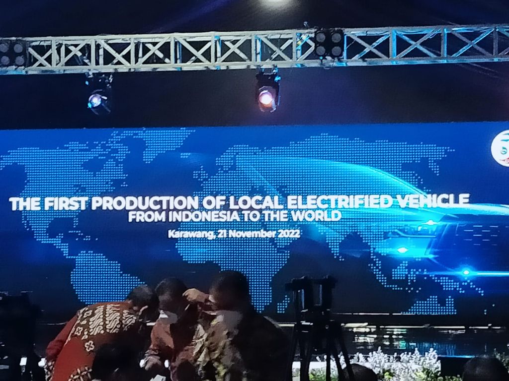 PT Toyota Motor Manufacturing Indonesia (TMMIN) resmi memproduksi Toyota Innova Hybrid Zenix. (CNBC Indonesia/ Suhendra)