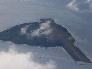 Tegang dengan China, Filipina Kembangkan Pulau di Laut China Selatan