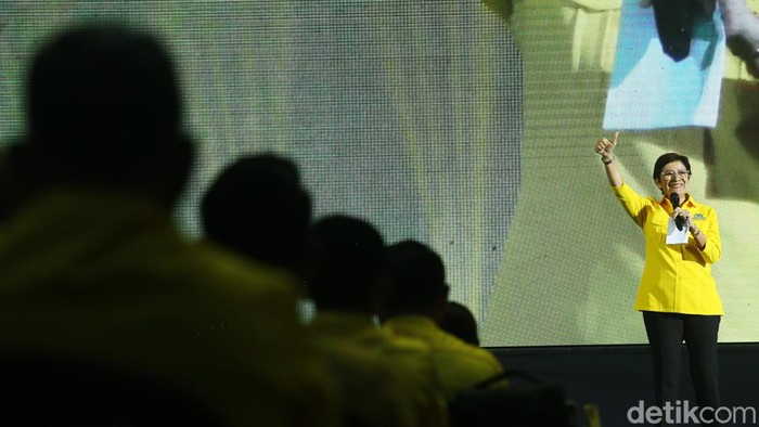 Bidang Media dan Penggalangan Opini (MPO) DPP Partai Golkar menggelar Rapat Koordinasi Nasional (Rakornas) di Ballroom Hotel Sultan Jakarta Pusat, Senin (21/11/2022). Sekjen Partai Golkar Lodewijk Freidrich Paulus menargetkan pemilih pemula pada kontestasi politik 2024 mendatang.