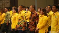 Lodewijk Freidrich mengatakan melalui MPO, Partai Golkar menggaet pemilih milenial dengan gaya mereka. Adapun strateginya, yaitu melalui media sosial.