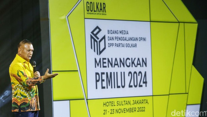 Rakornas MPO Partai Golkar Bidang Media dan Penggalangan Opini (MPO) DPP Partai Golkar menggelar Rapat Koordinasi Nasional (Rakornas) di Ballroom Hotel Sultan Jakarta Pusat, Senin (21/11/2022). Sekjen Partai Golkar Lodewijk Freidrich Paulus menargetkan pemilih pemula pada kontestasi politik 2024 mendatang.