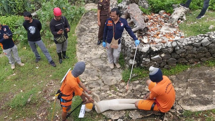Rekonstruksi kasus pembunuhan wanita hamil di Pantai Kukup, Tanjungsari, Gunungkidul. Senin (21/11/2022).