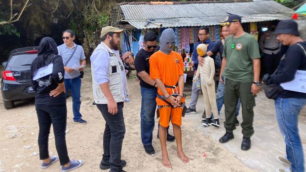 Rekonstruksi kasus pembunuhan wanita hamil di Pantai Kukup, Tanjungsari, Gunungkidul. Senin (21/11/2022).
