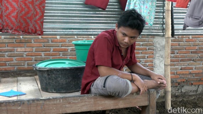 Remaja di Kabupaten Polewali Mandar mengaku diselamatkan ular ketika terseret banjir Sulbar.