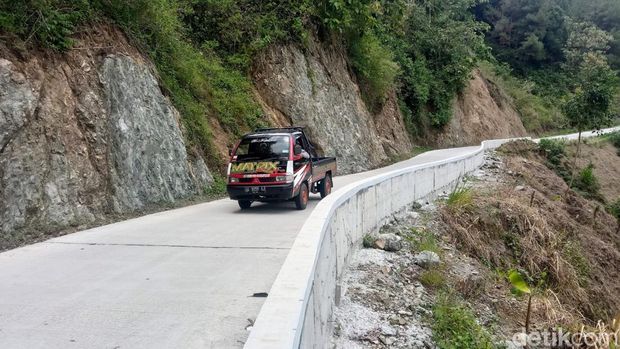 Ruas Jalan Lokidang-Banjarnegara di Kebumen yang dibangun dengan anggaran Rp 7 miliar.