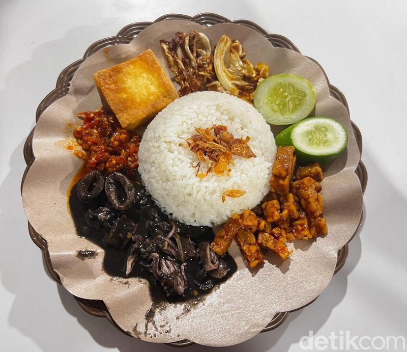Dapur Sego Sotong Si Mpok: Mantap! Aneka nasi gurita enak yang lagi viral di bekasi
