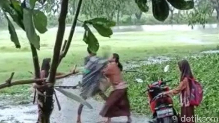 Siswa tendang siswi nganjuk
