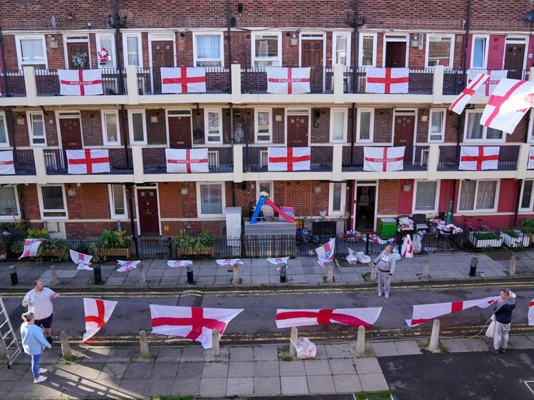 Puluhan Bendera Inggris Mejeng di London Jelang Laga Lawan Iran