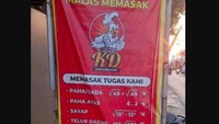 Warung ayam goreng ini bikin spanduk yang bikin emosi pembeli. Pasalnya untuk menentukan harga, ia menggunakan rumus matematika. Foto: Twitter/Instagram