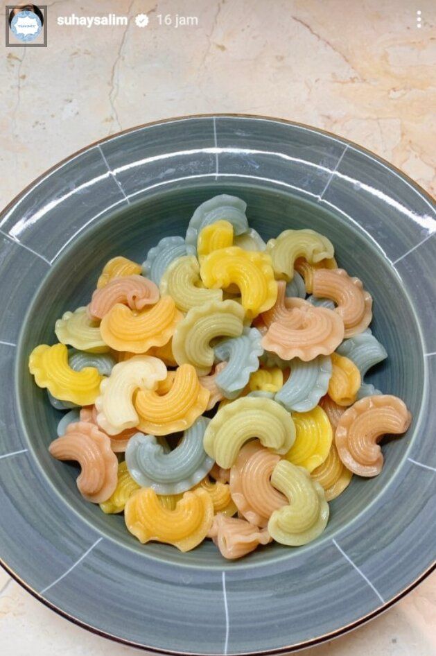 Suhay Salim makan pasta buat hamster