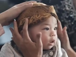 8 Potret Tedak Sinten Baby Izz Anak Nikita Willy, Menggemaskan Pakai Beskap