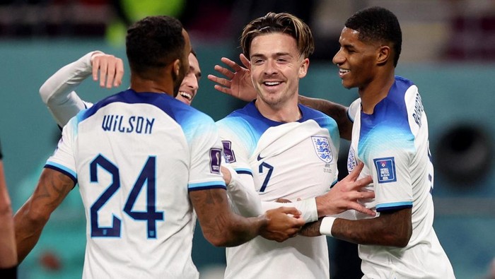 laga pembuka Grup B Piala Dunia 2022 tersaji di Khalifa International Stadium, Selasa (21/11) malam WIB antara Inggris vs Iran.