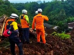 Tim SAR Gerak Cepat Cari Korban Gempa Cianjur
